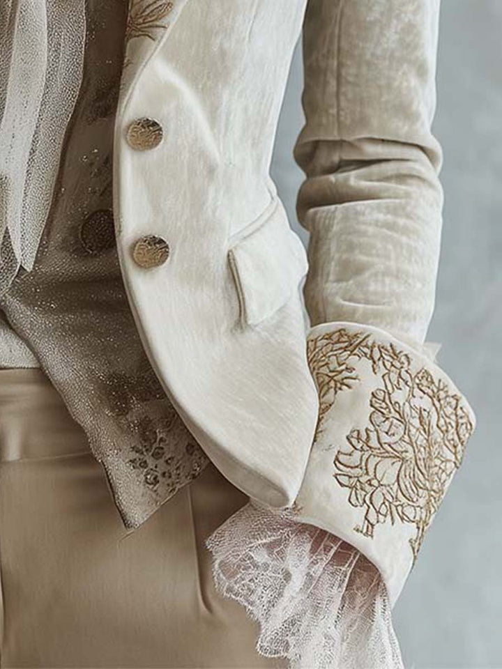 Tailliertem Blazer mit Elfenbein-Stickerei