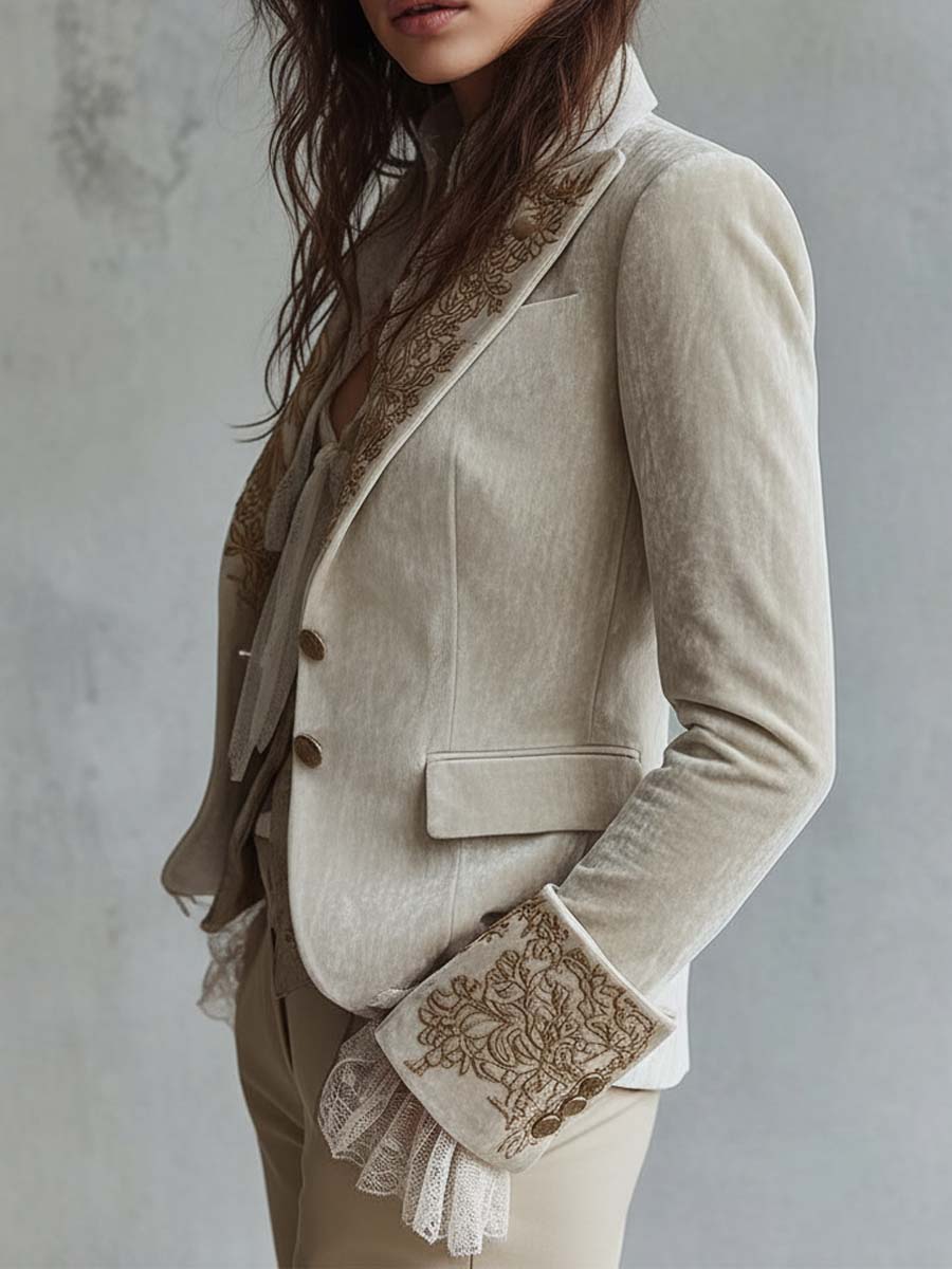 Tailliertem Blazer mit Elfenbein-Stickerei