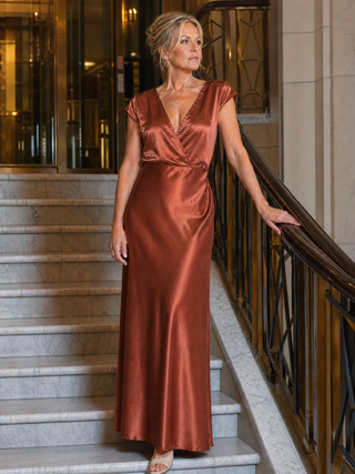 Samouse | Maxikleid mit Wickeloberteil und kurzen Ärmeln