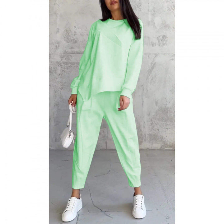 gemütlich | Set aus einem langärmeligen Sweatshirt mit unregelmäßigem Saum und einer Hose für Damen