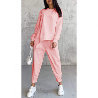gemütlich | Set aus einem langärmeligen Sweatshirt mit unregelmäßigem Saum und einer Hose für Damen