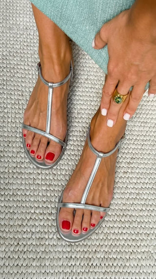 Rosalba | Goldene Sandalen für den Frühling