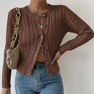 Cropped Zopfmuster-Strickjacke mit Knopfleiste