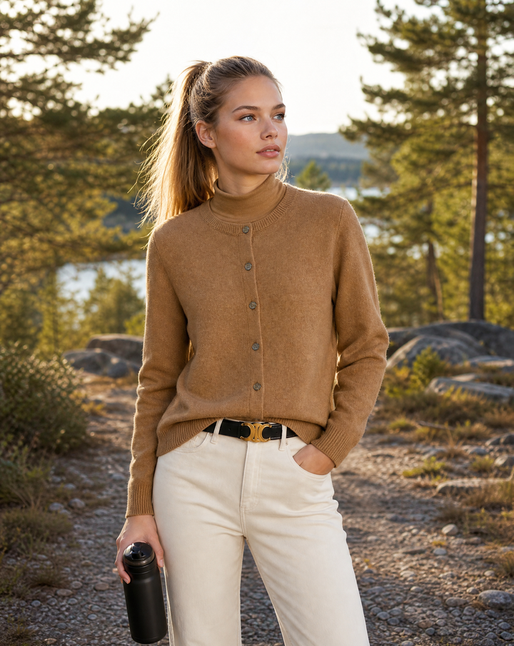 Weiche Knopf-Strickjacke
