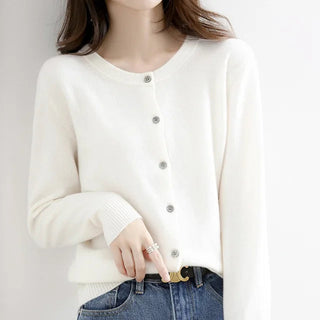 Weiche Knopf-Strickjacke