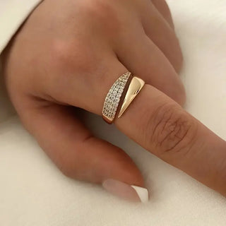 Aurelia | Eleganter Goldring mit funkelnden Steinen