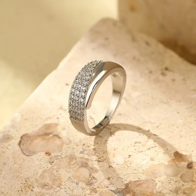 Aurelia | Eleganter Goldring mit funkelnden Steinen