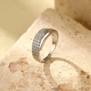 Aurelia | Eleganter Goldring mit funkelnden Steinen