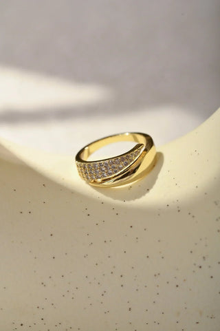 Aurelia | Eleganter Goldring mit funkelnden Steinen