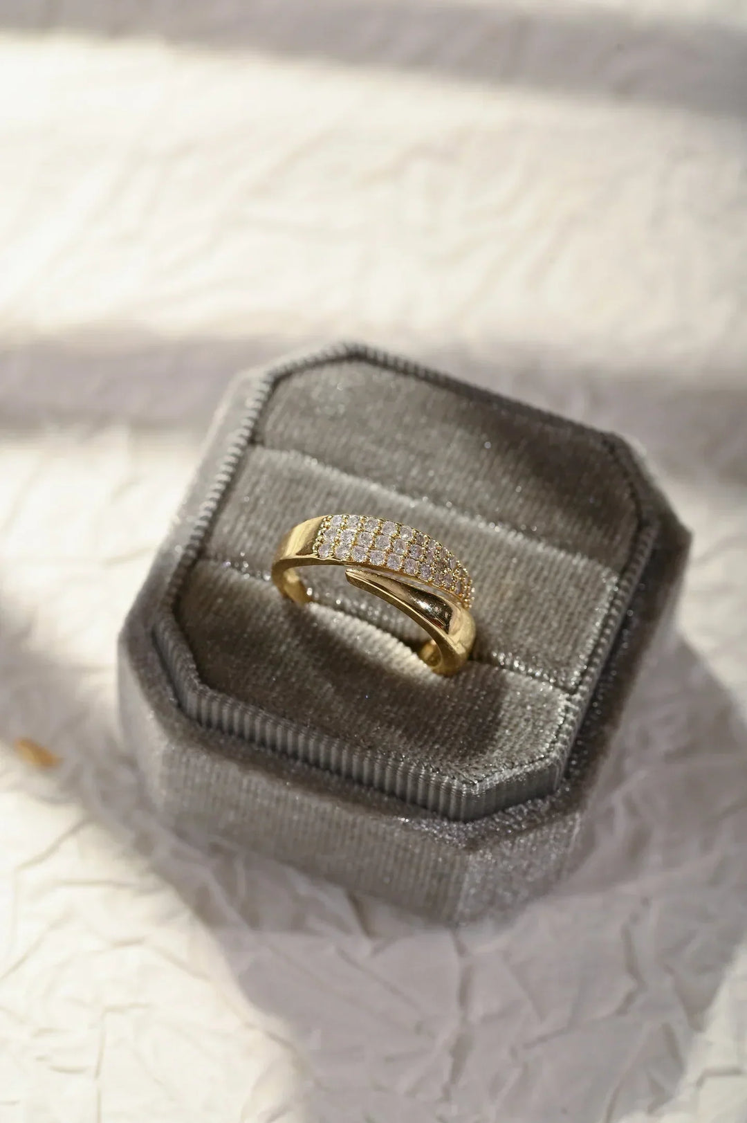 Aurelia | Eleganter Goldring mit funkelnden Steinen