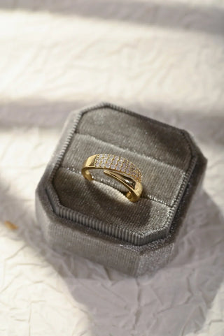 Aurelia | Eleganter Goldring mit funkelnden Steinen