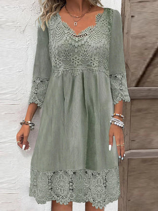 Timeless – Midikleid mit Spitze für Cocktailanlässe