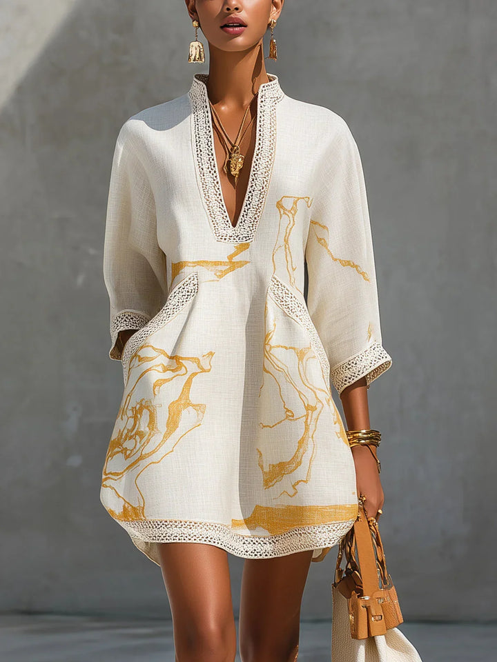 Donatella – Schwarzes Minikleid mit Goldenem Marmordruck und Häkelspitze