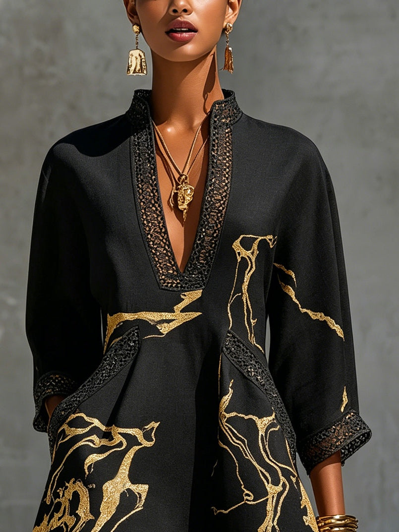 Donatella – Schwarzes Minikleid mit Goldenem Marmordruck und Häkelspitze