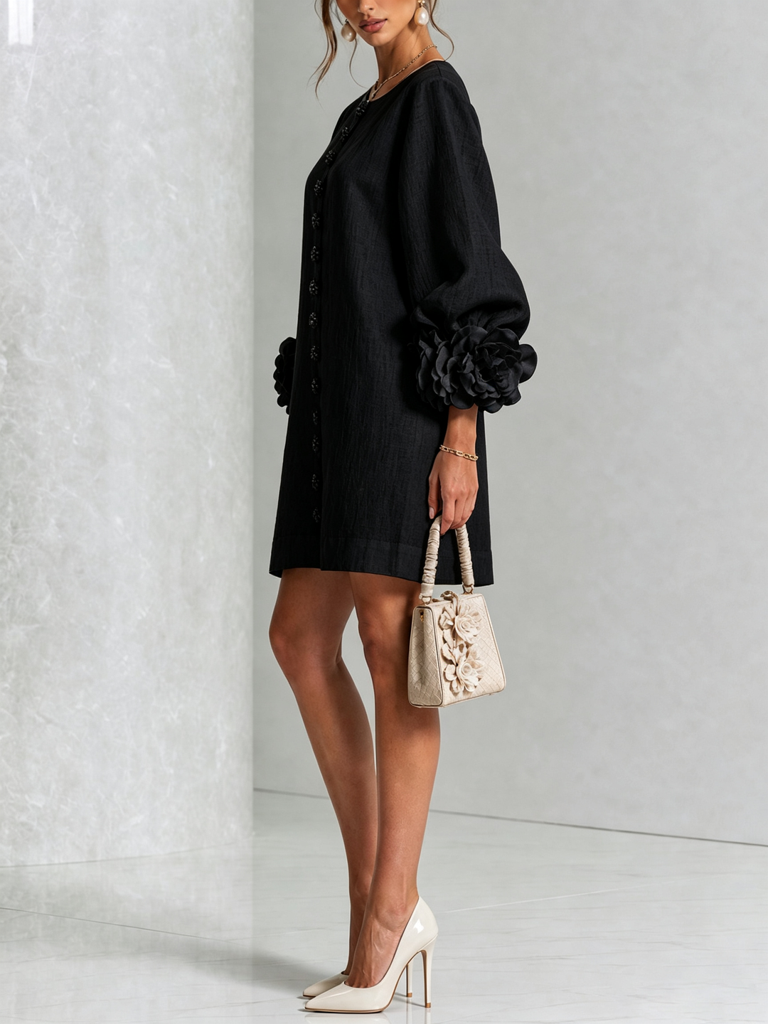 Blumen-Minikleid mit Knopfleiste und auffälligen Blüten-Manschetten