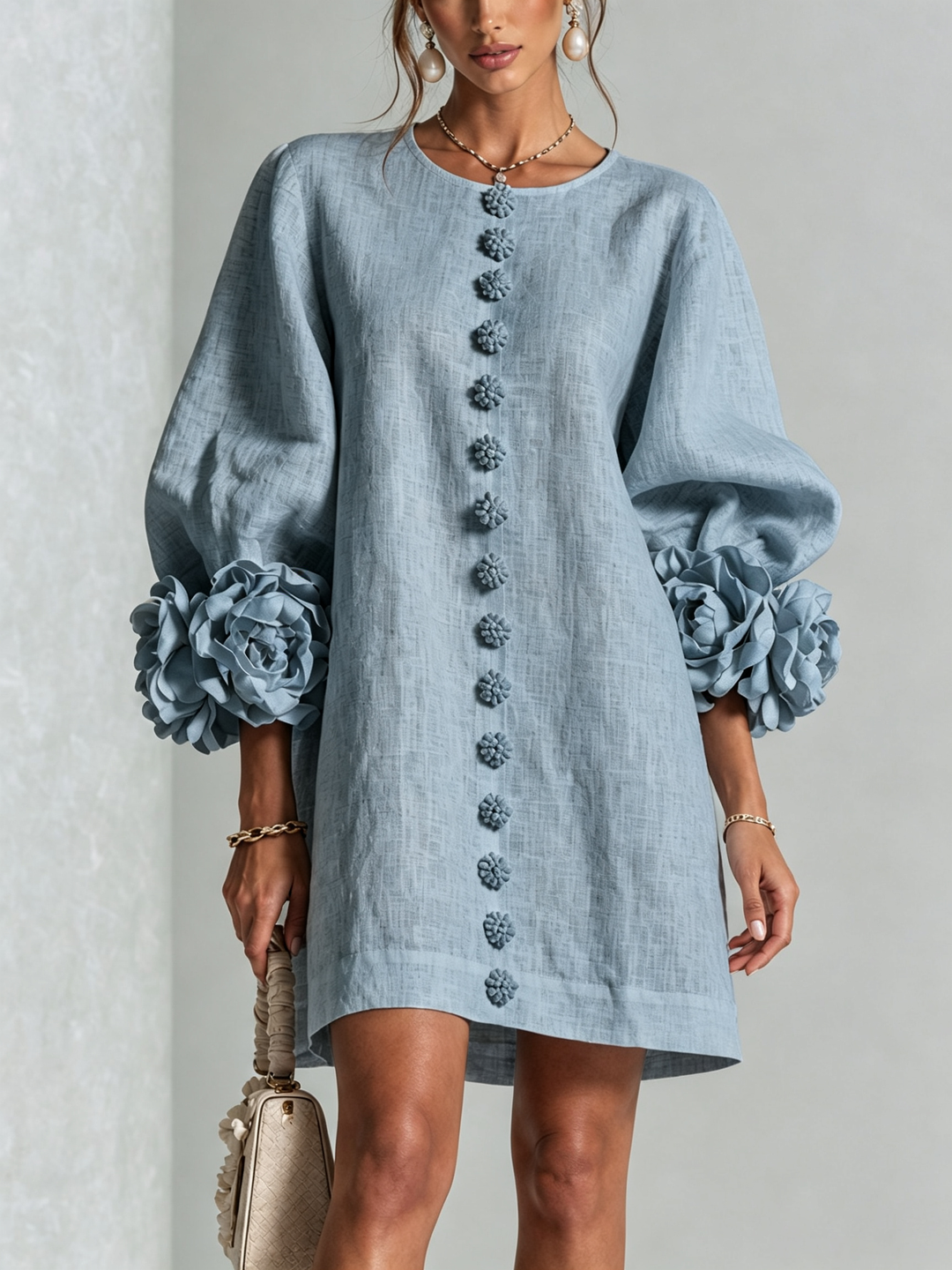 Blumen-Minikleid mit Knopfleiste und auffälligen Blüten-Manschetten
