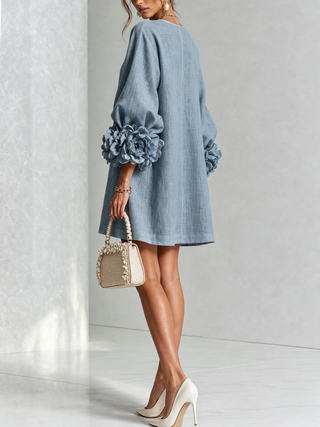 Blumen-Minikleid mit Knopfleiste und auffälligen Blüten-Manschetten