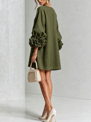 Blumen-Minikleid mit Knopfleiste und auffälligen Blüten-Manschetten
