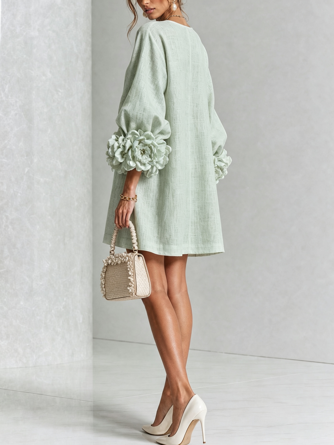 Blumen-Minikleid mit Knopfleiste und auffälligen Blüten-Manschetten