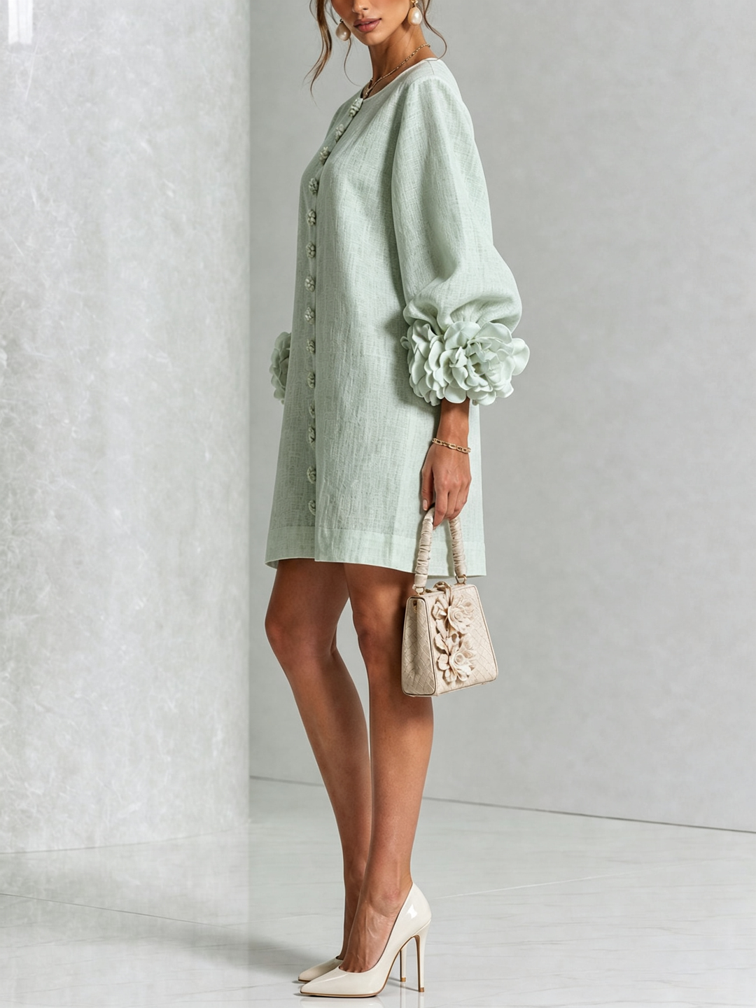 Blumen-Minikleid mit Knopfleiste und auffälligen Blüten-Manschetten