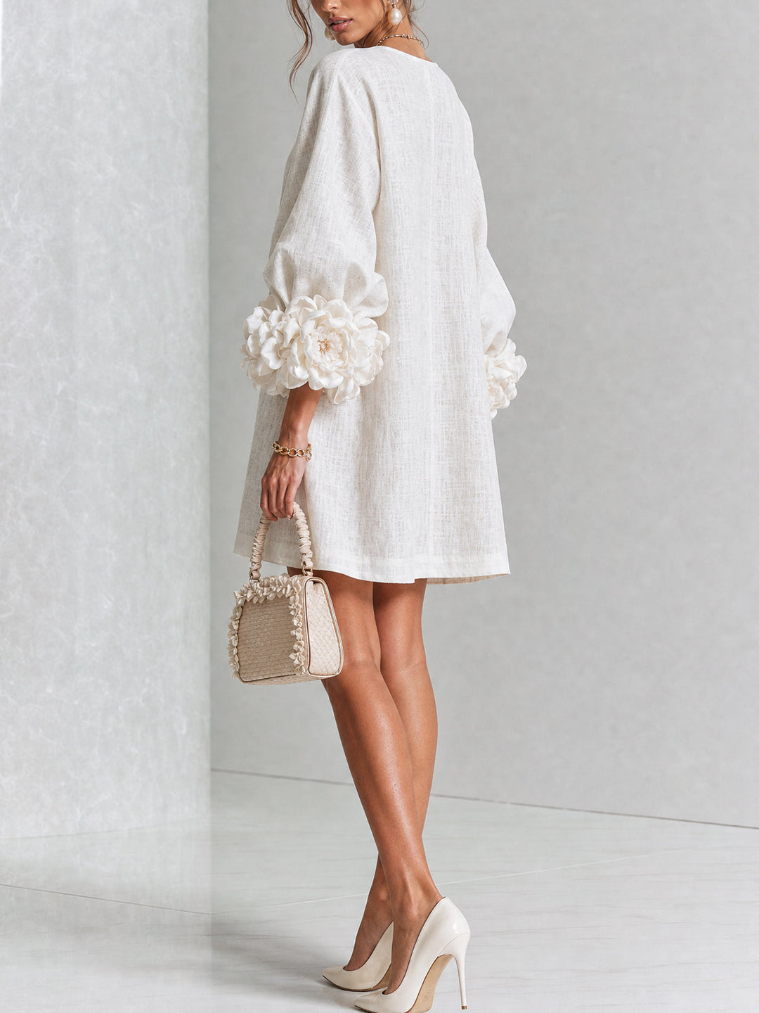 Blumen-Minikleid mit Knopfleiste und auffälligen Blüten-Manschetten