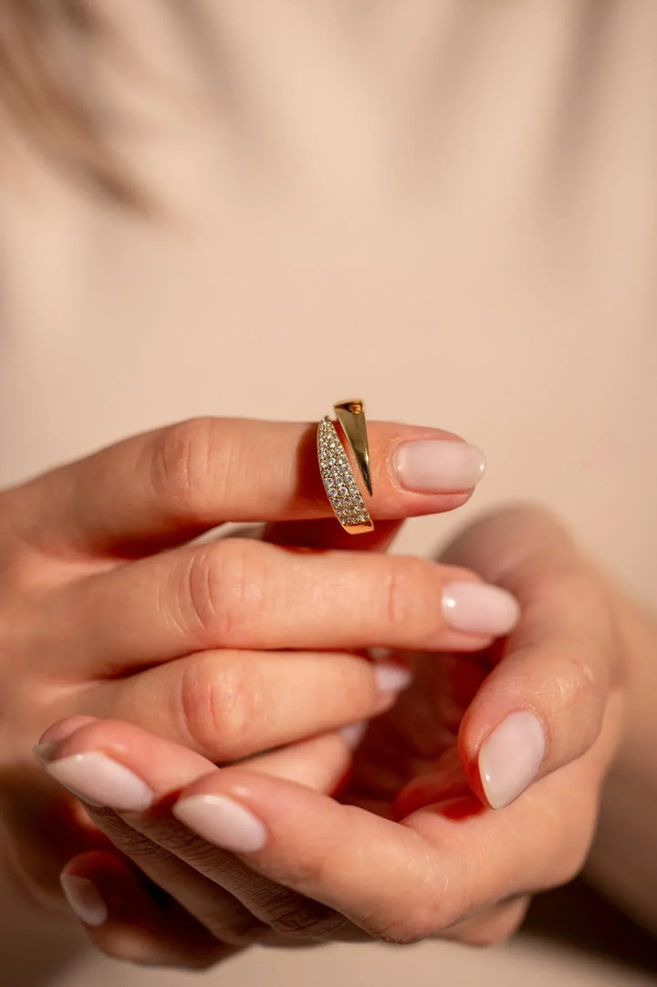 Aurelia | Eleganter Goldring mit funkelnden Steinen