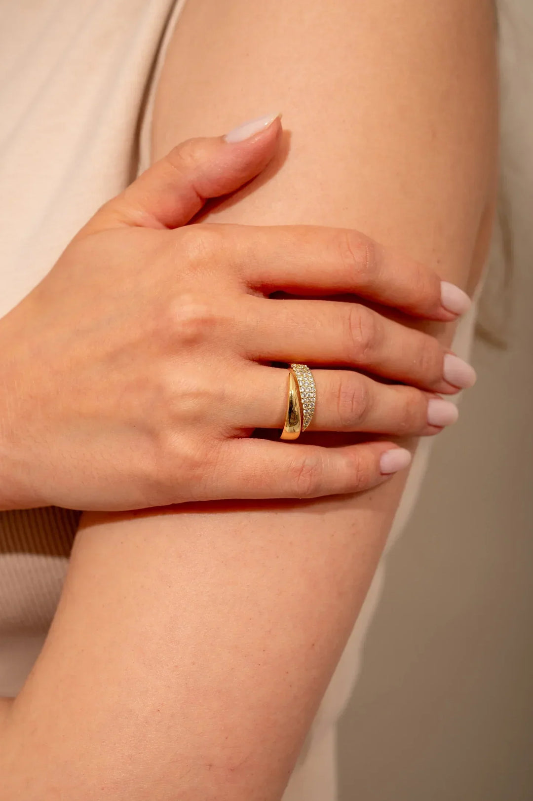 Aurelia | Eleganter Goldring mit funkelnden Steinen