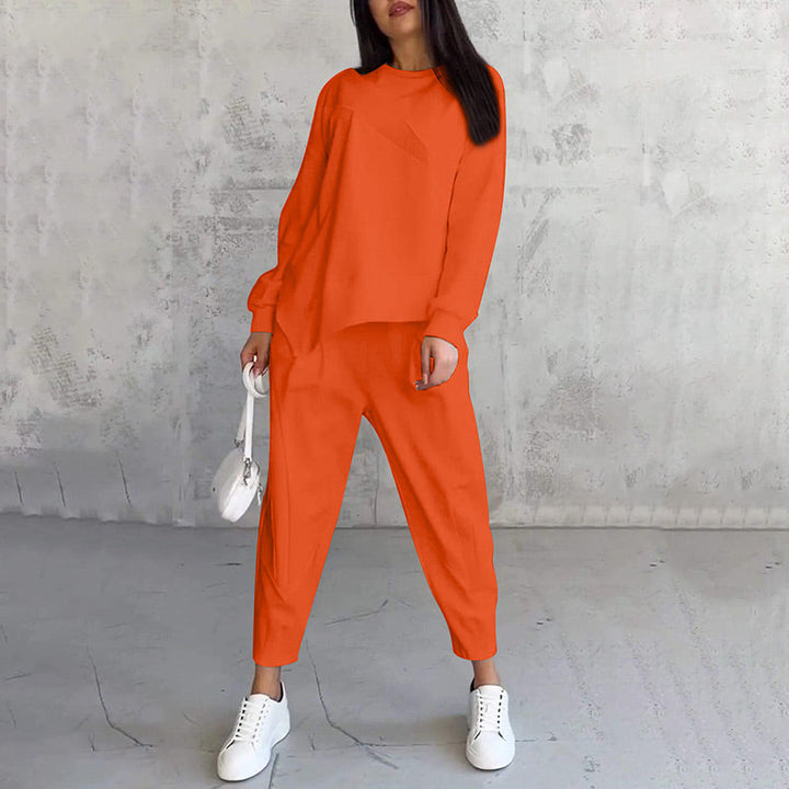 gemütlich | Set aus einem langärmeligen Sweatshirt mit unregelmäßigem Saum und einer Hose für Damen