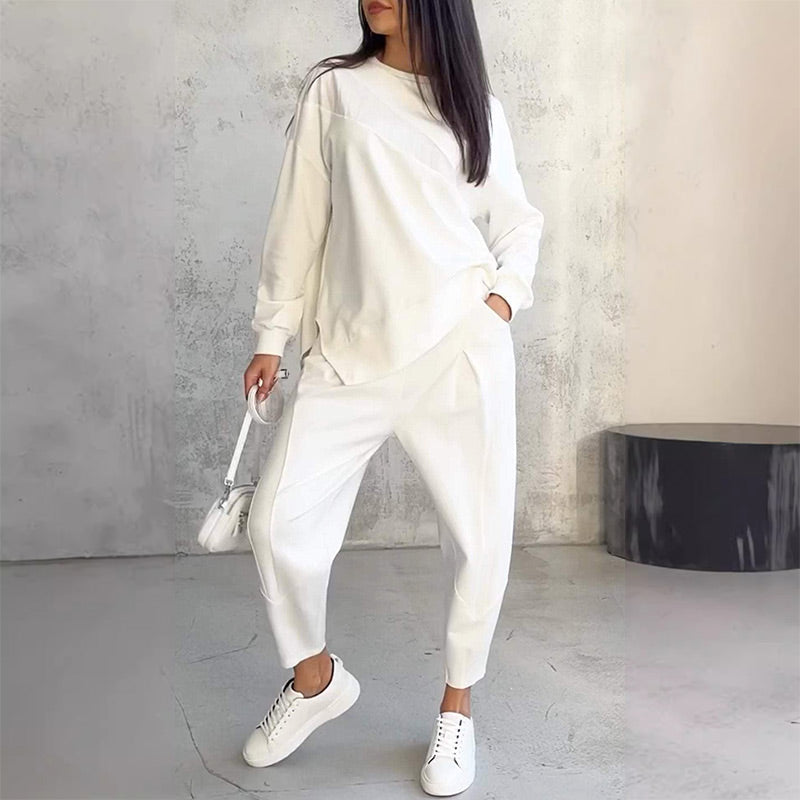 gemütlich | Set aus einem langärmeligen Sweatshirt mit unregelmäßigem Saum und einer Hose für Damen