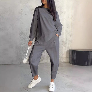 gemütlich | Set aus einem langärmeligen Sweatshirt mit unregelmäßigem Saum und einer Hose für Damen