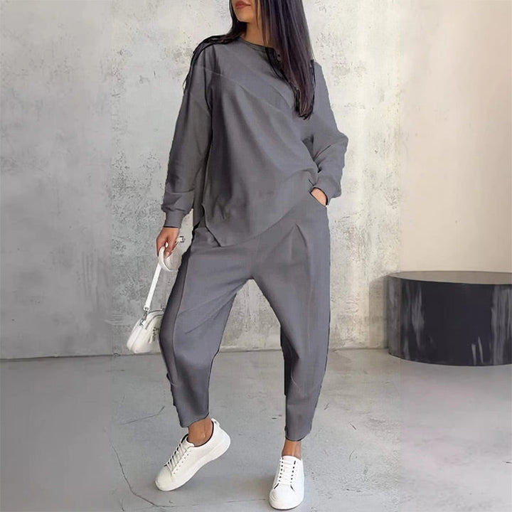 gemütlich | Set aus einem langärmeligen Sweatshirt mit unregelmäßigem Saum und einer Hose für Damen