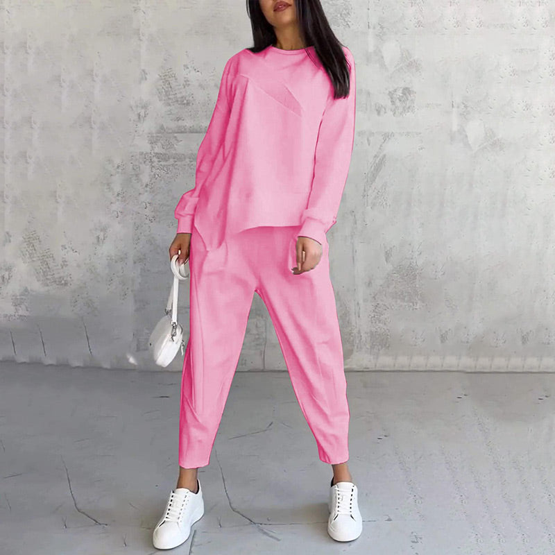gemütlich | Set aus einem langärmeligen Sweatshirt mit unregelmäßigem Saum und einer Hose für Damen
