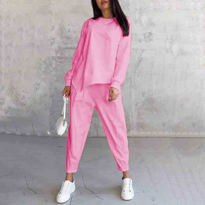 gemütlich | Set aus einem langärmeligen Sweatshirt mit unregelmäßigem Saum und einer Hose für Damen