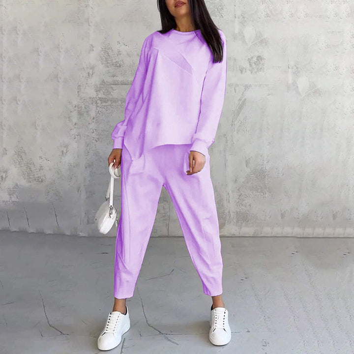 gemütlich | Set aus einem langärmeligen Sweatshirt mit unregelmäßigem Saum und einer Hose für Damen